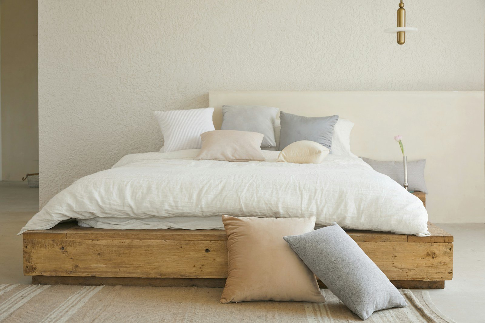 minimalist bedroom