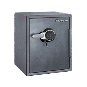 Outdoor area with cat-safe escape-proof fencing